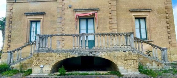 20 rooms Villa in Lecce, Italy No. 203126 2