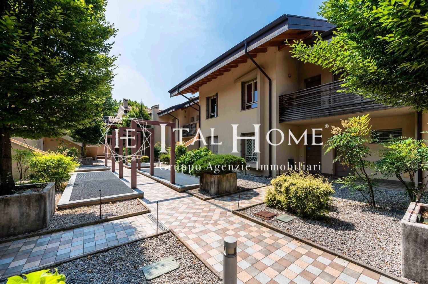 3 rooms Apartment in Bergamo, Italy No. 316111