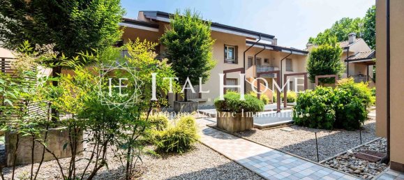 3 rooms Apartment in Bergamo, Italy No. 316111 3