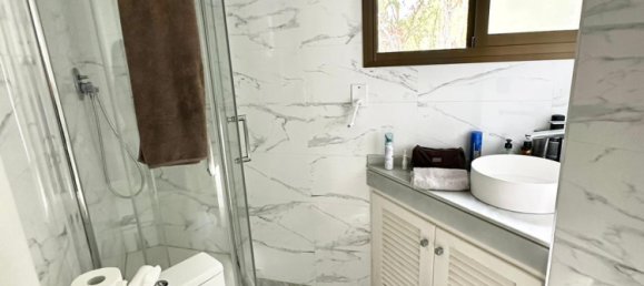 Apartamento de 3 dormitorios en Marbella, Spain No. 283063 4