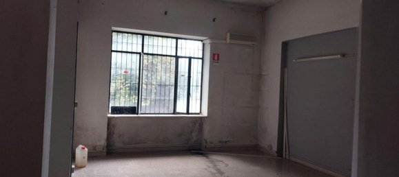 99m² Commercial property in Frosinone, Italy No. 376302 4