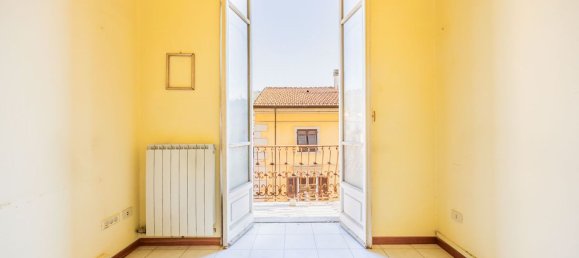 3 rooms Apartment in Carrara, Italy No. 122568 11