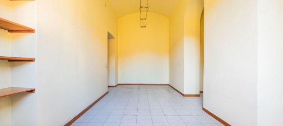 3 rooms Apartment in Carrara, Italy No. 122568 4