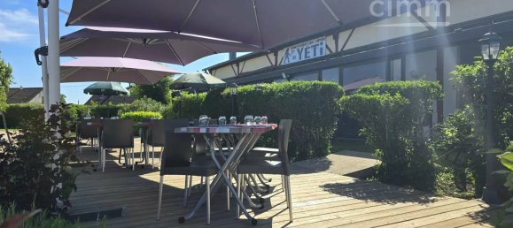 350m² Commercial property in Bourges, France No. 67985 11