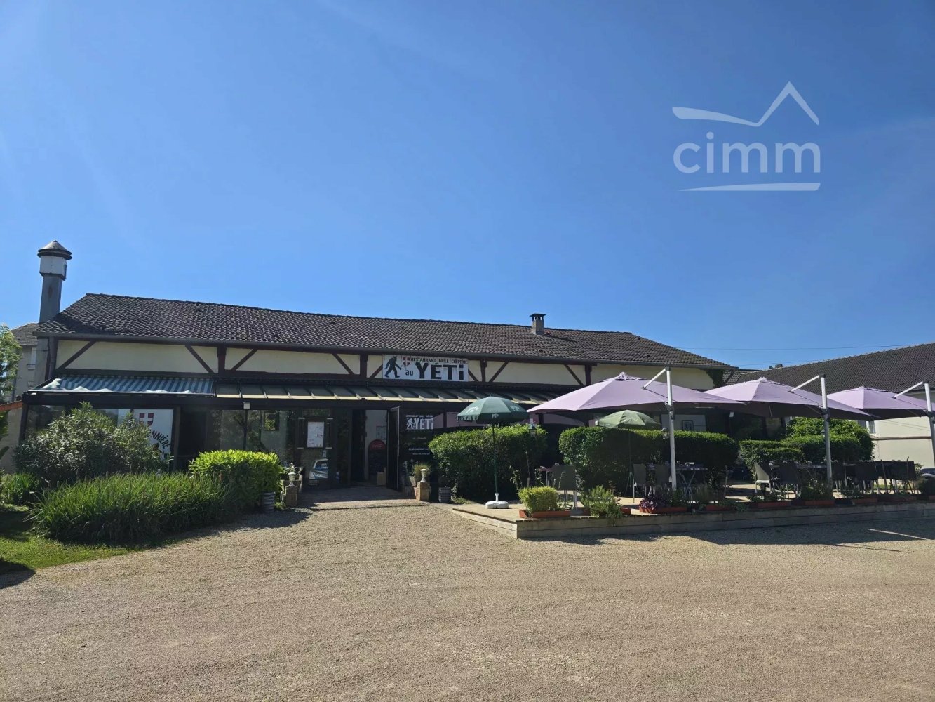 350m² Commercial property in Bourges, France No. 67985
