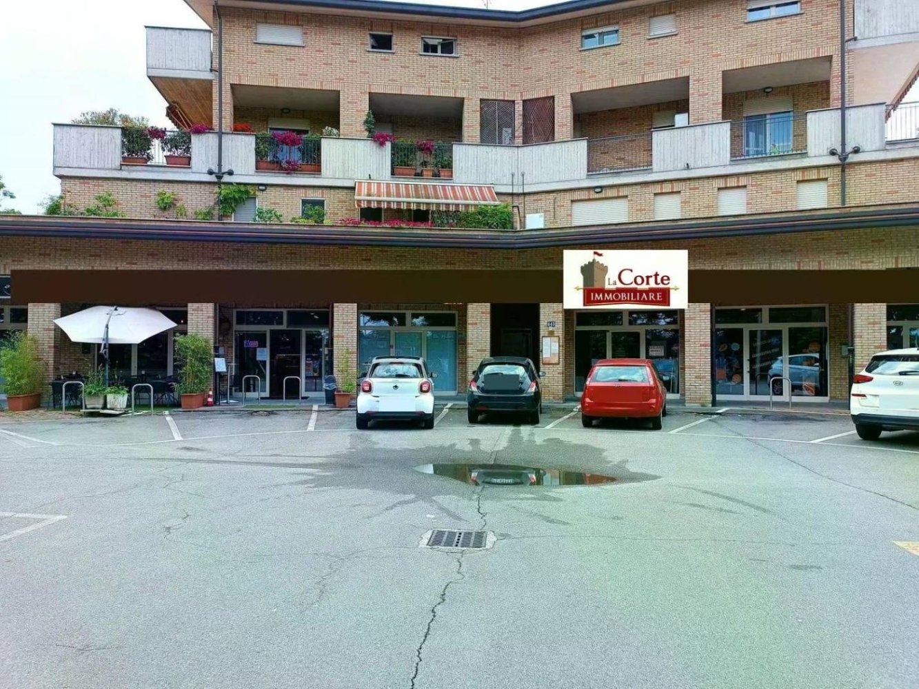 1غرفة عقار تجاري في Caronno Pertusella, Italy رقم 110757