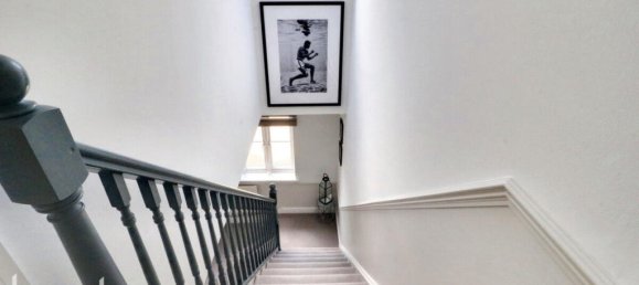 4 bedrooms House in Dartford, United Kingdom No. 4915 16