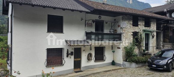 3 bedrooms Villa in Fonzaso, Italy No. 250889 9