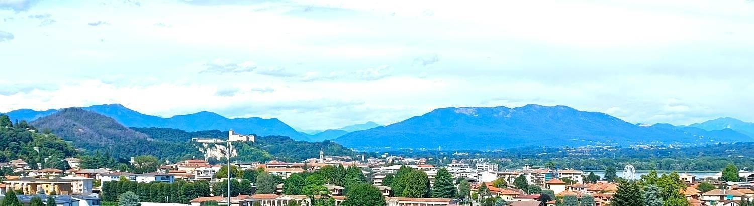 5 bedrooms Villa in Arona, Italy No. 367348