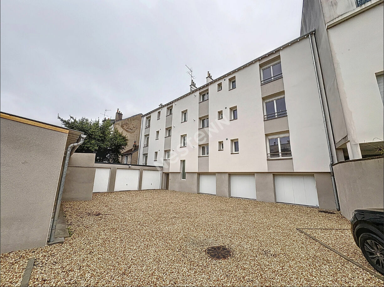 Edificio de 8 dormitorios en Tours, France No. 216955