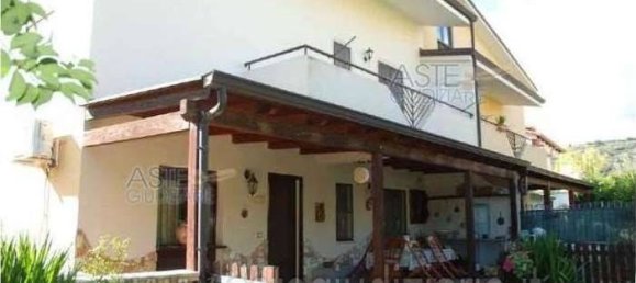 4 bedrooms Apartment in Settingiano, Italy No. 184196 5