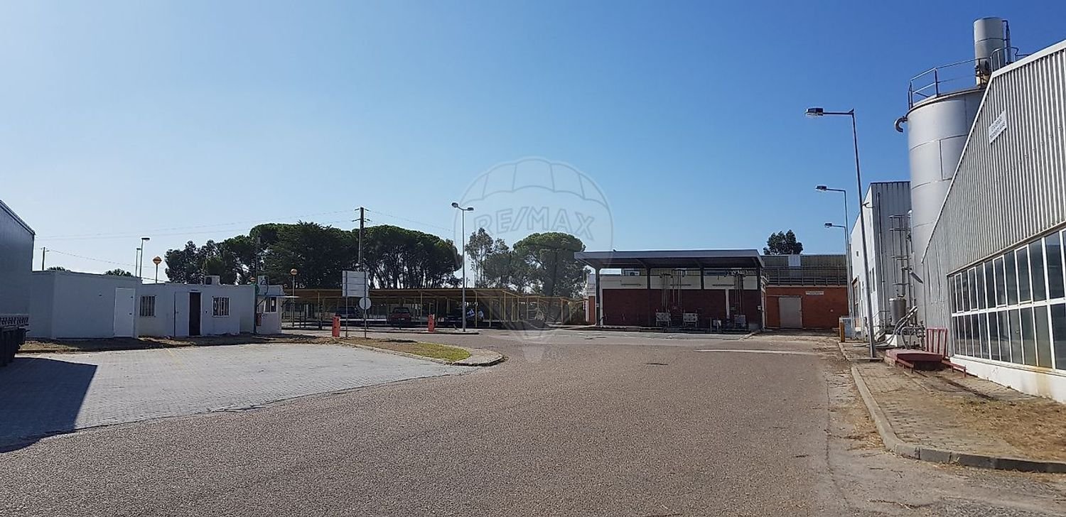 Edificio en Santarem, Portugal 25373 m² No. 352757