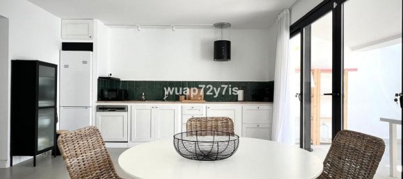 2 bedrooms Villa in Estepona, Spain No. 186077 3