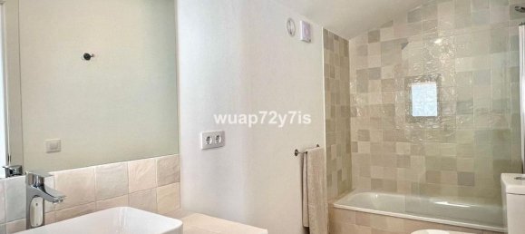 2 bedrooms Villa in Estepona, Spain No. 186077 5