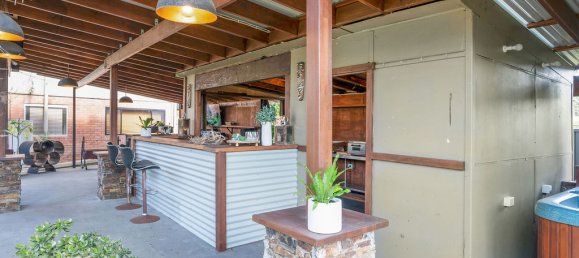 4 bedrooms House in Sussex Inlet, Australia No. 722 11