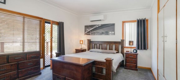 4 bedrooms House in Sussex Inlet, Australia No. 722 14