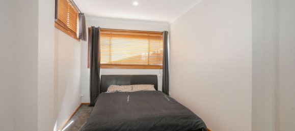 4 bedrooms House in Sussex Inlet, Australia No. 722 15