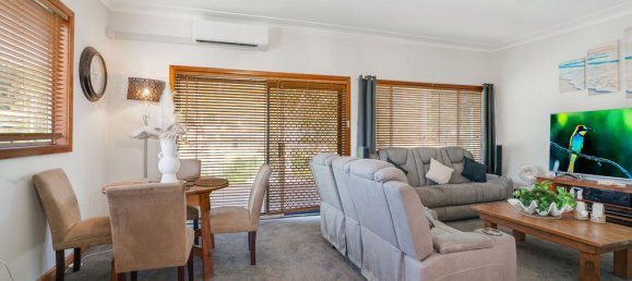 4 bedrooms House in Sussex Inlet, Australia No. 722 16