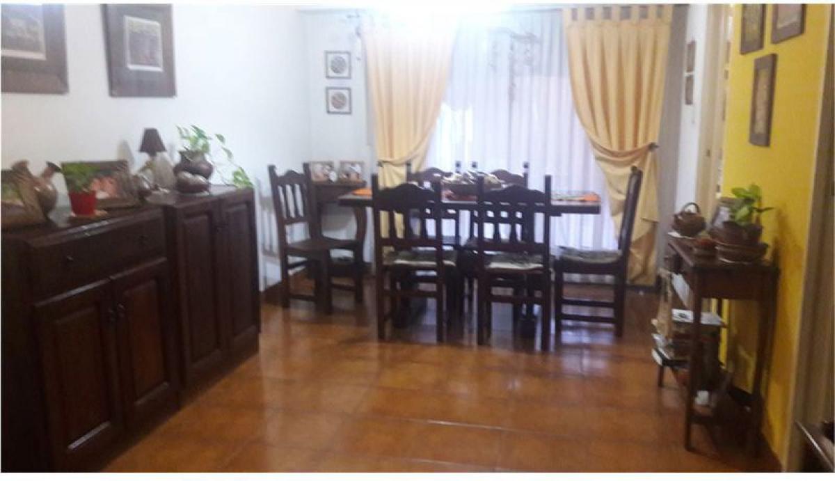 4 bedrooms House in Moron, Argentina No. 52776