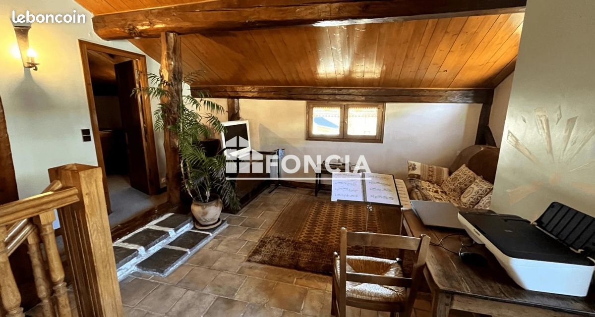 Casa de 3 dormitorios en Les Allues, France No. 204536