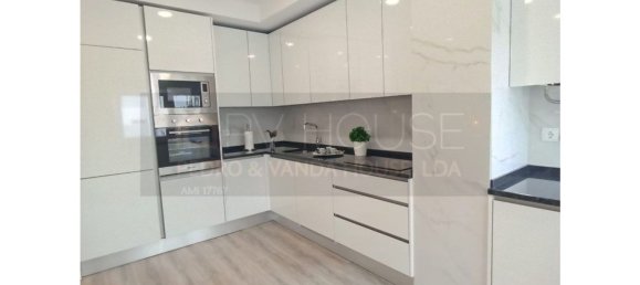 3 bedrooms Apartment in Lisbon, Portugal No. 163057 3