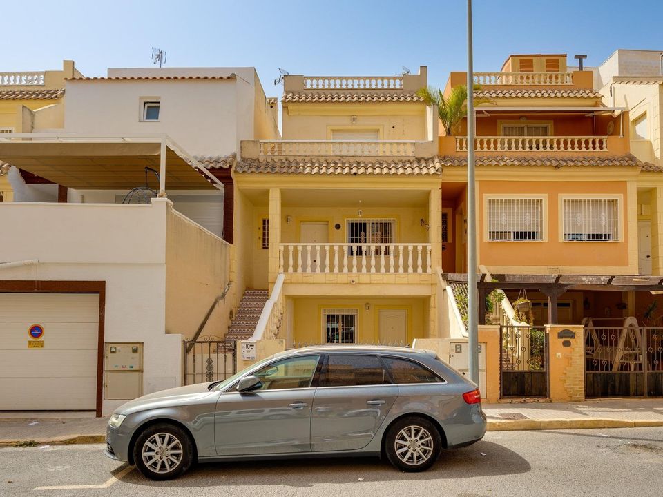 3 bedrooms Townhouse in Los Montesinos, Spain No. 195789