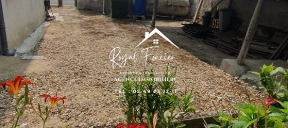 Casa de 3 dormitorios en Saint-Flovier, France No. 89731 11