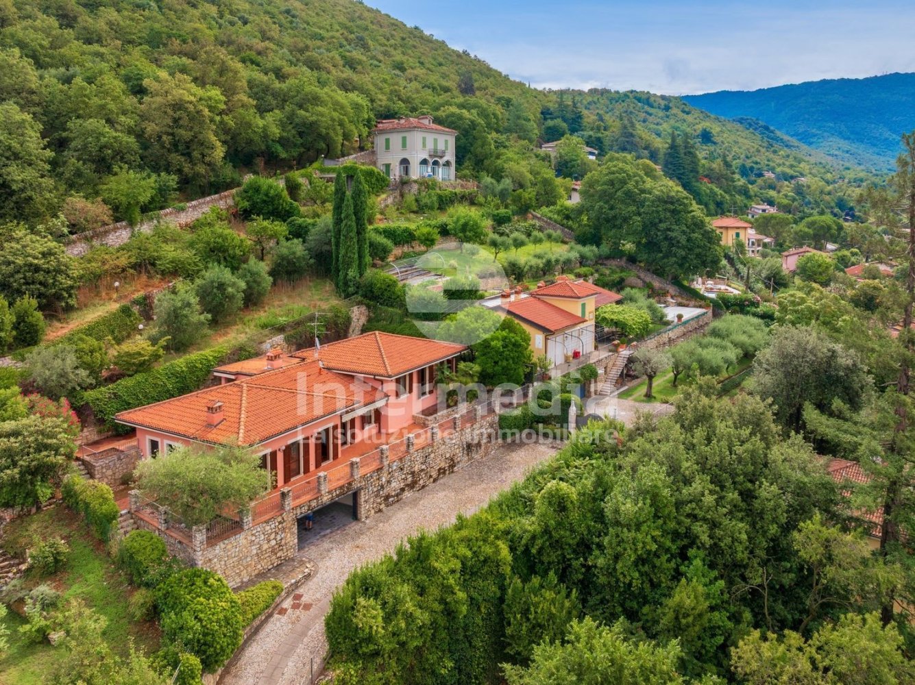 10 bedrooms Villa in Brescia, Italy No. 365376