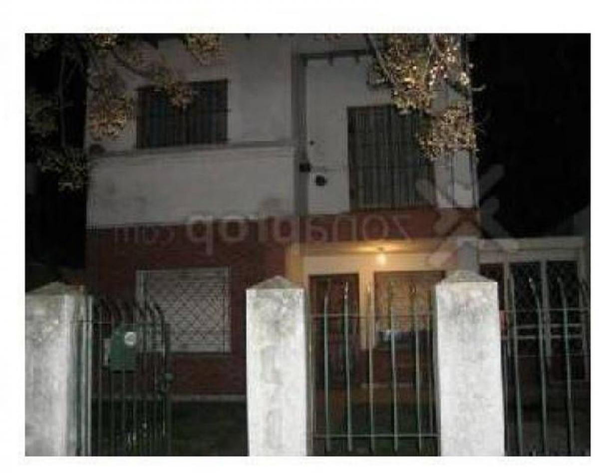 4 bedrooms House in Almirante Brown, Argentina No. 80365