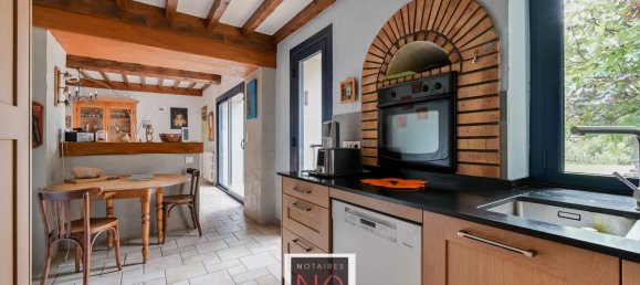 5 bedrooms Villa in Rhone, France No. 337866 9