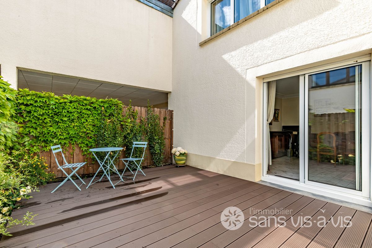 Dúplex de 3 dormitorios en Courbevoie, France No. 130215