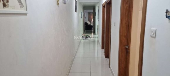 Maisonette de 3 dormitorios en Siggiewi, Malta No. 2713 4