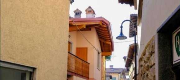 47m² Commercial property in Borno, Italy No. 274373 11