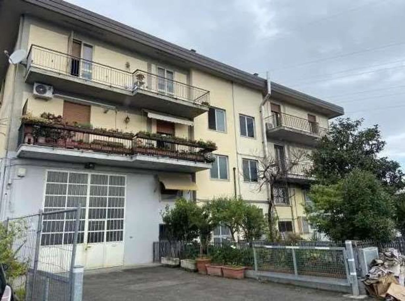 5 rooms Apartment in Calenzano, Italy No. 190084