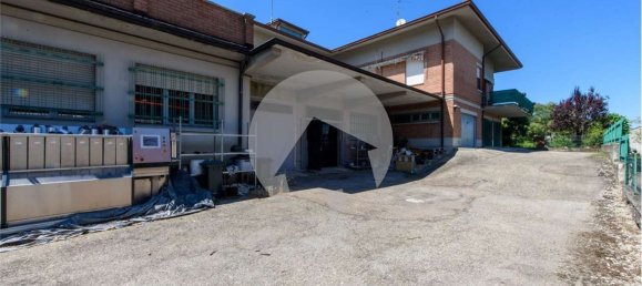 4غرفة عقار تجاري في Reggio Emilia, Italy رقم 113086 18