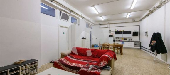 4غرفة عقار تجاري في Reggio Emilia, Italy رقم 113086 3