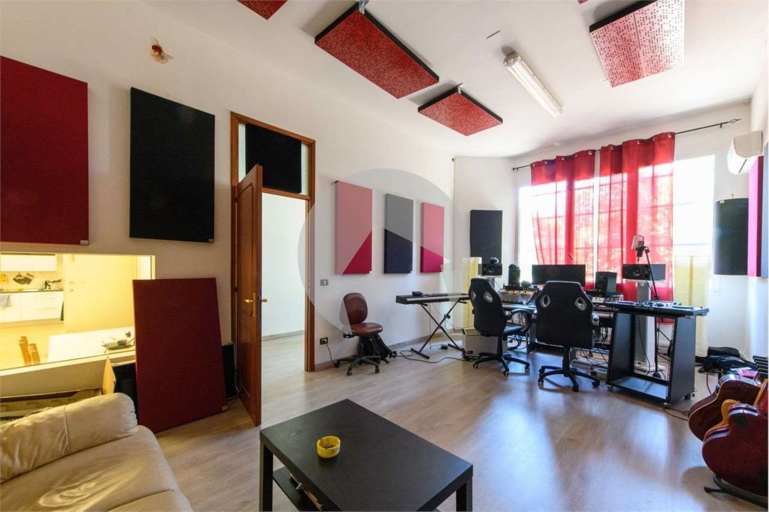 4غرفة عقار تجاري في Reggio Emilia, Italy رقم 113086