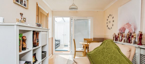 2 bedrooms House in Southend-on-Sea, United Kingdom No. 1992 4