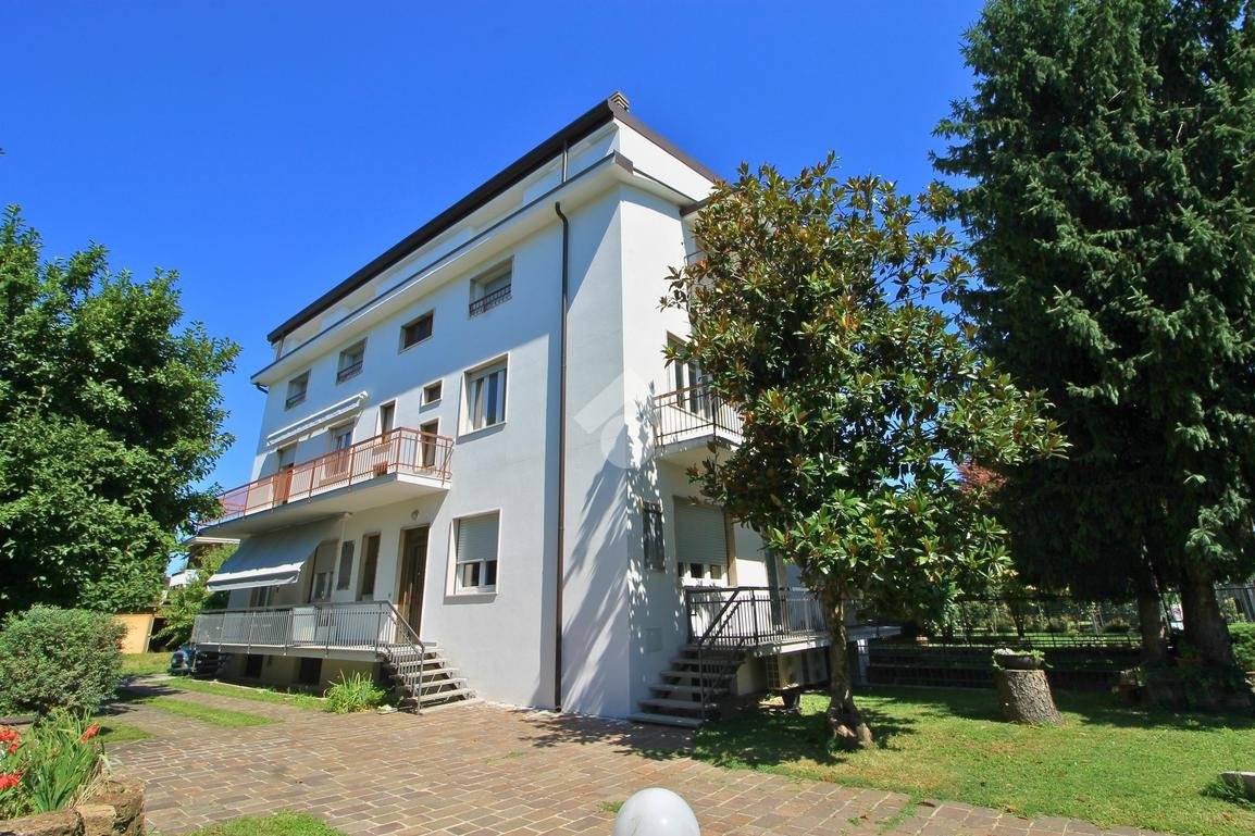 3 bedrooms Apartment in Meda, Italy No. 270298