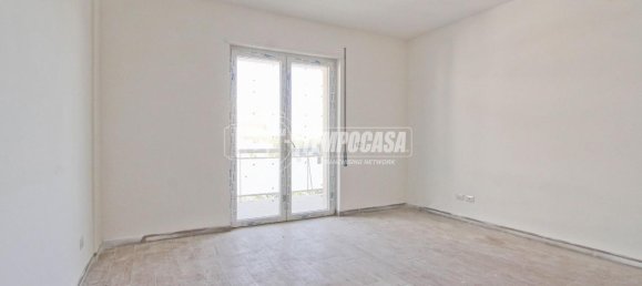 3 rooms Apartment in Rome, Italy No. 35643 3