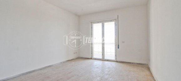 3 rooms Apartment in Rome, Italy No. 35643 7