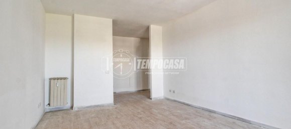 3 rooms Apartment in Rome, Italy No. 35643 4