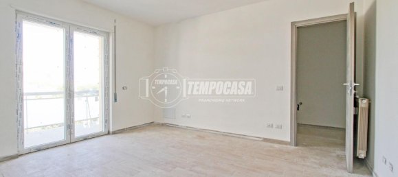 3 rooms Apartment in Rome, Italy No. 35643 37