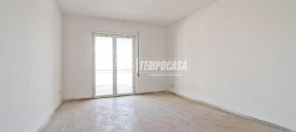 3 rooms Apartment in Rome, Italy No. 35643 5