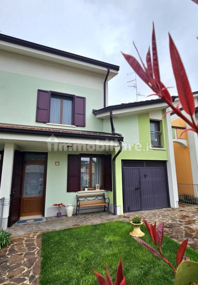 2 chambres Maison à Guastalla, Italy No. 113976