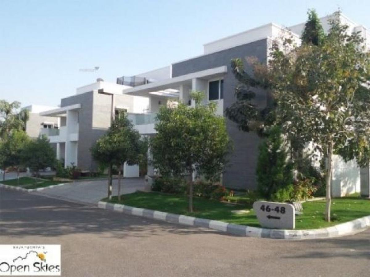 4 bedrooms House in Hyderabad, India No. 43077