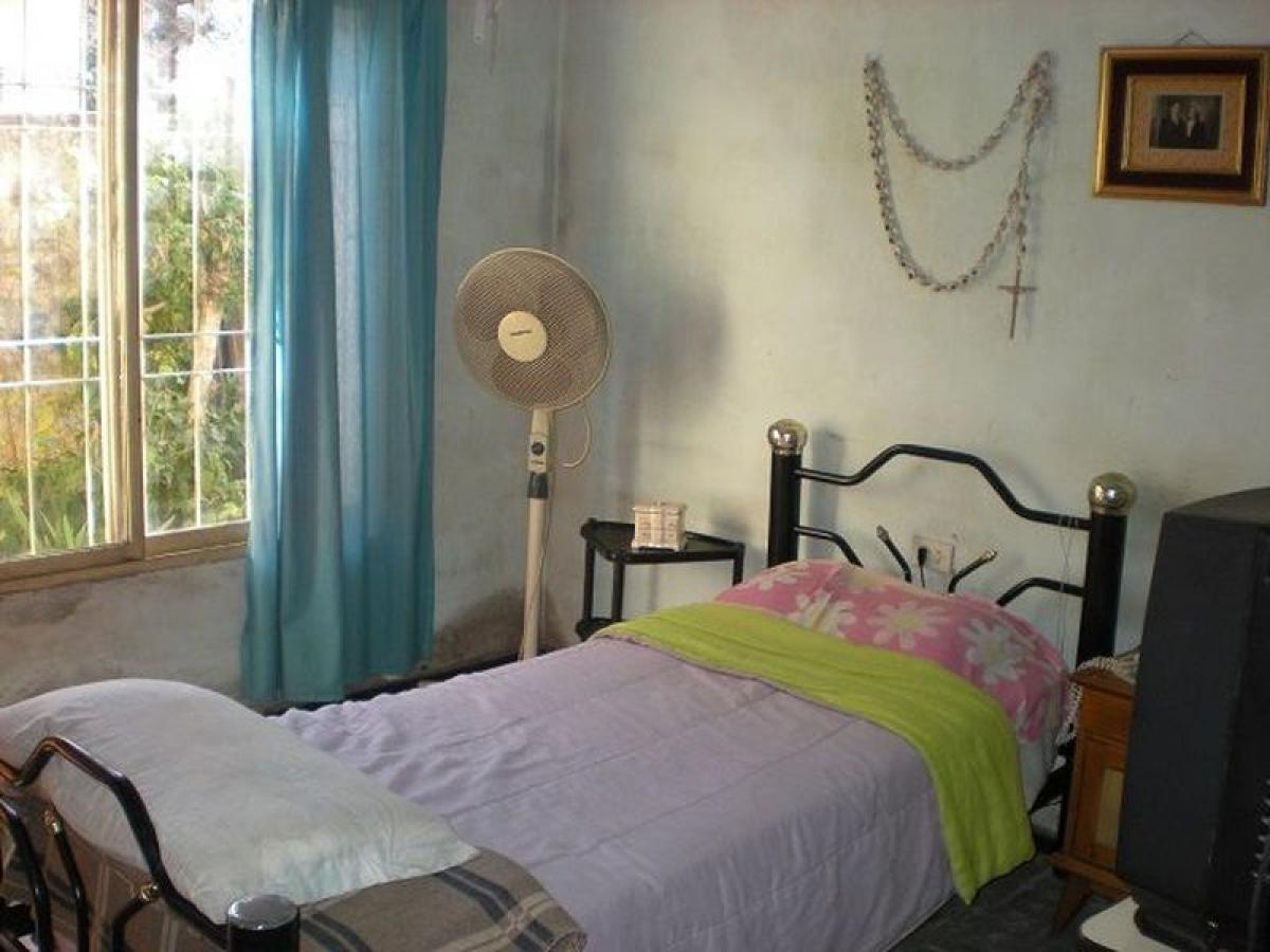 2 bedrooms House in Quilmes, Argentina No. 90340