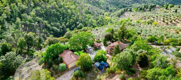 Дом с 10 комнатами в Кортона, Италия № 124423 4