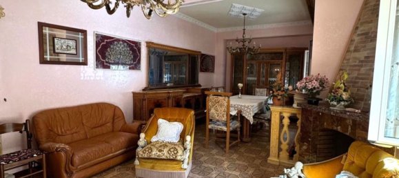 4-salle Appartement à Rome, Italy No. 23672 7