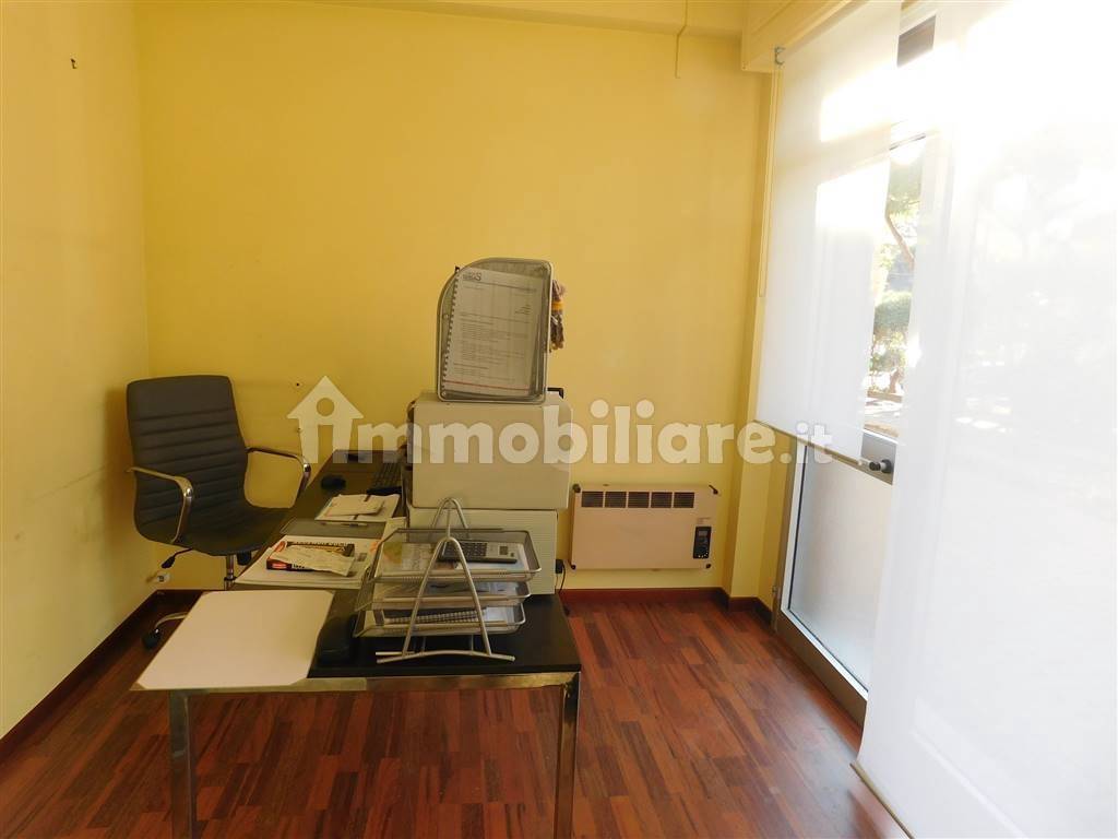 2 rooms Commercial property in Bordighera, Italy No. 215801
